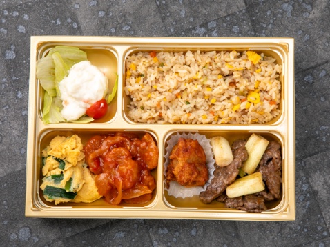 【お茶付き】海老チリと牛オイスター炒め弁当