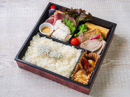 但馬牛和風ロースト・活けハモ湯引きの折衷御膳