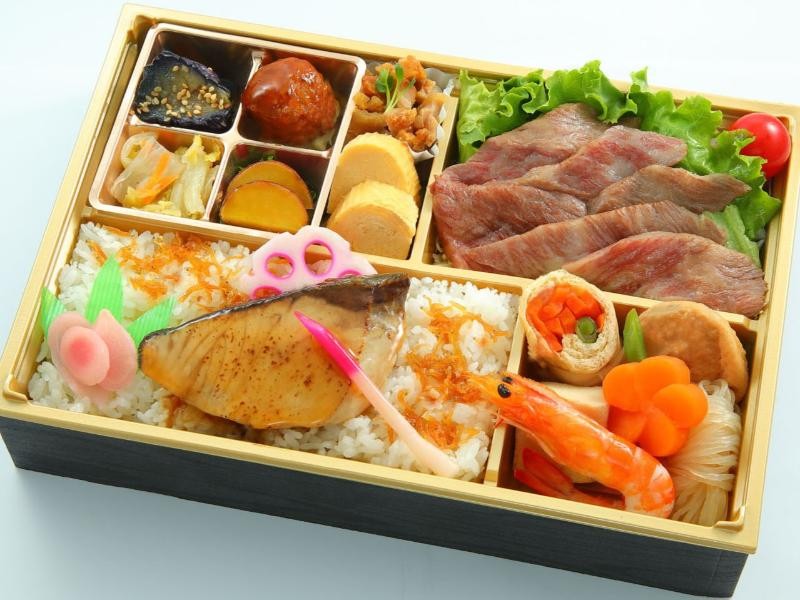 熊本県産A5　ブランド牛「和王」のステーキと鰤の照り焼き折り詰め弁当（NO．148）