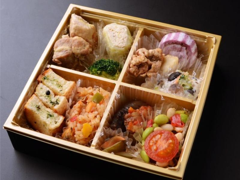 豚バラオレンジ煮込みと彩菜１０品弁当