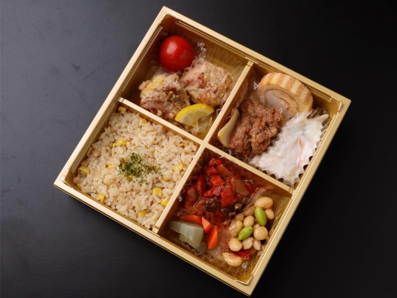 チキンとレモンのハニーマスタード煮込みと彩菜８品弁当