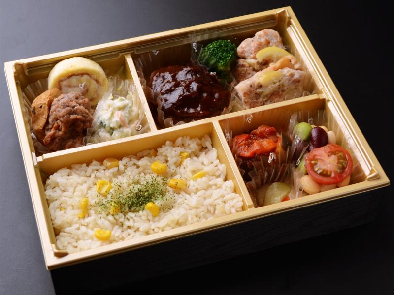 煮込みハンバーグとチキンとレモンのハニーマスタード煮込み彩菜８品弁当