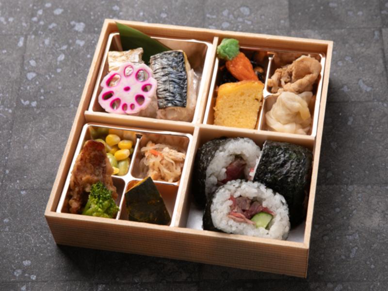 霞草（かすみそう）〜牛ステーキ巻きと鯖棒寿し〜