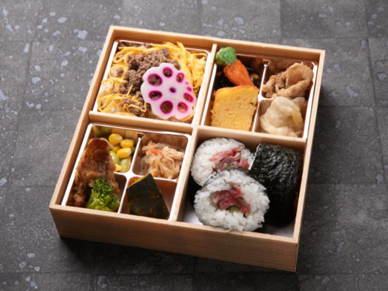 撫子（なでしこ）〜牛ステーキ巻きと黒毛和牛そぼろ〜
