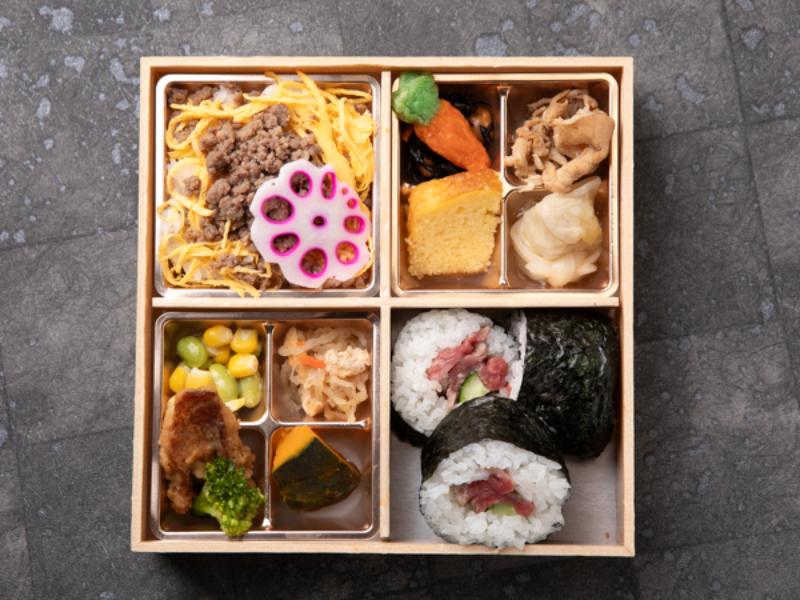 撫子（なでしこ）〜牛ステーキ巻きと黒毛和牛そぼろ〜