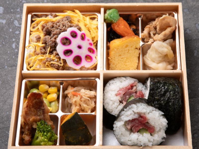 撫子（なでしこ）〜牛ステーキ巻きと黒毛和牛そぼろ〜