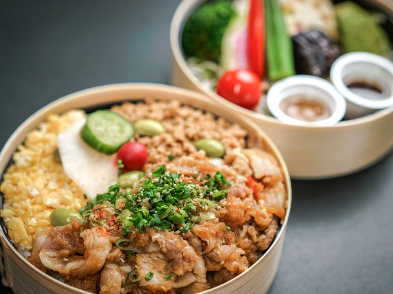 いざ出陣！彩り野菜と３色スタミナ弁当