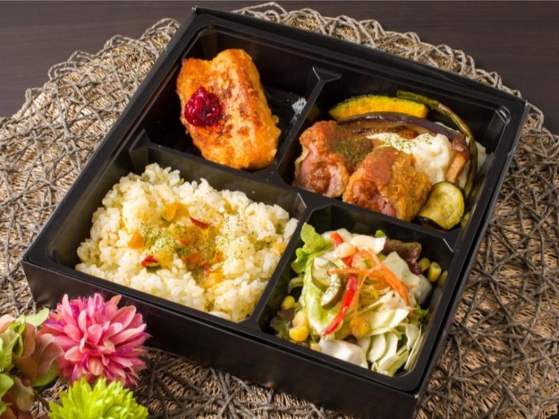 薫製鴨カツ赤ワインソース＆フレンチトースト弁当