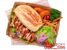 地鶏チキンカツ・チーズサンド