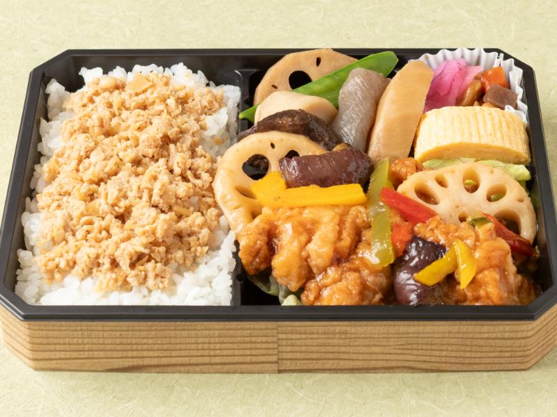 COEDO蔵の街 鶏そぼろ御膳【黒酢唐揚げ】