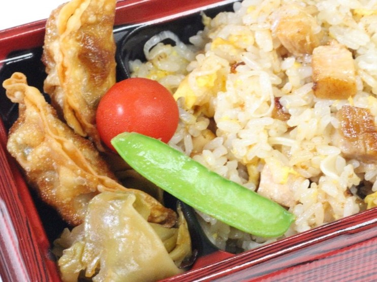 揚げ餃子チャーハン弁当