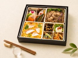 和匠 頂（関西）の千景 三段重（ちかげ）〜そぼろ重と和牛すき焼きの三