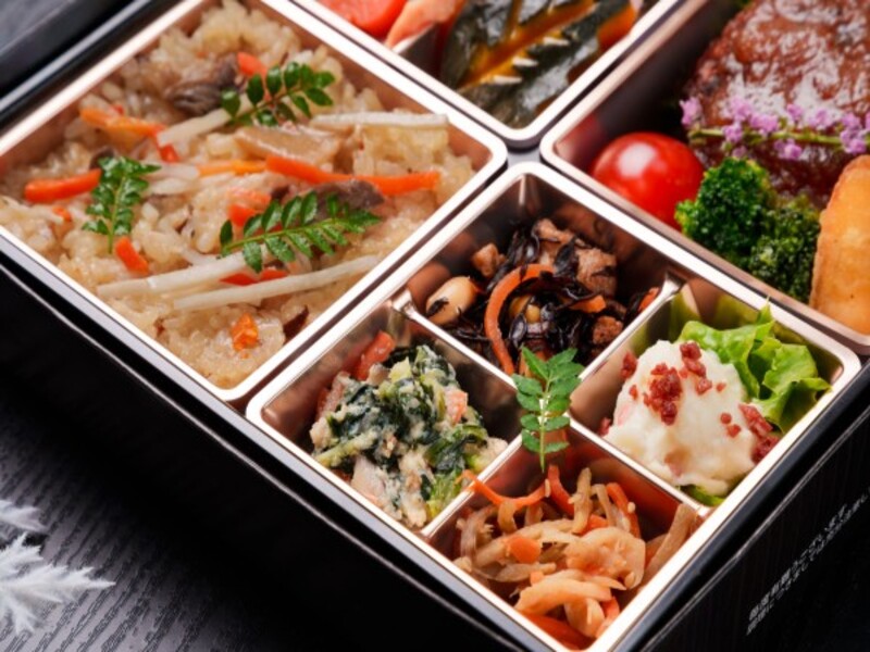 藤（ふじ）〜出汁にこだわった鶏五目と特製和風ソースの黒毛和牛ハンバーグ御膳〜