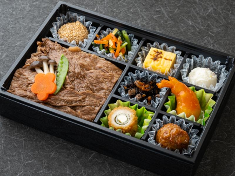 黒毛和牛の彩り八枡 牛すき御膳