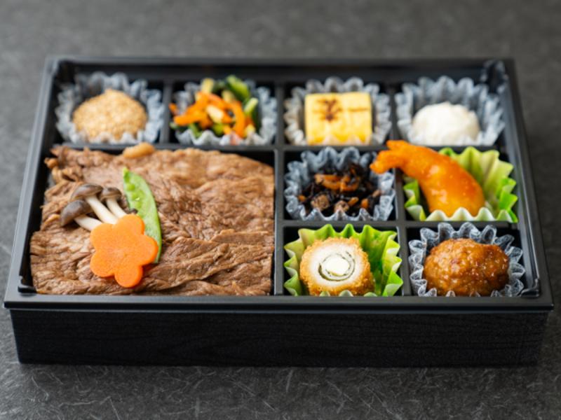黒毛和牛の彩り八枡 牛すき御膳