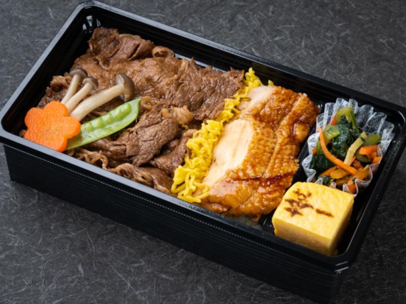 黒毛和牛の牛すきやき 鶏照り重