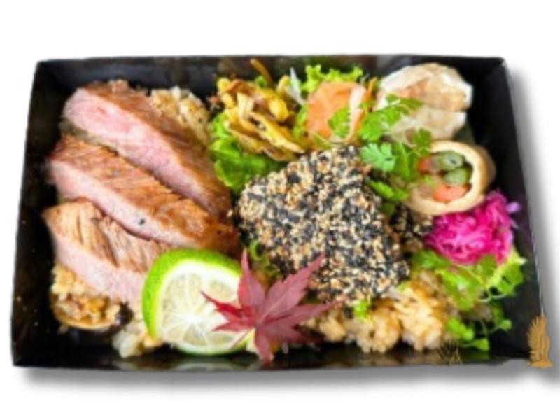 赤城山麓牛の幽庵漬けと鮭の西京胡麻衣焼き弁当