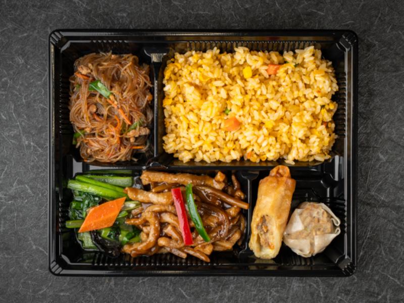 【王さんの得々中華弁当】青椒肉絲と麻婆春雨