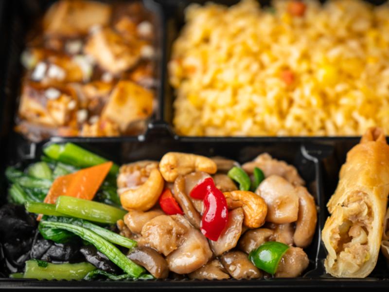 【王さんの得々中華弁当】鶏のカシューナッツ炒めと麻婆豆腐
