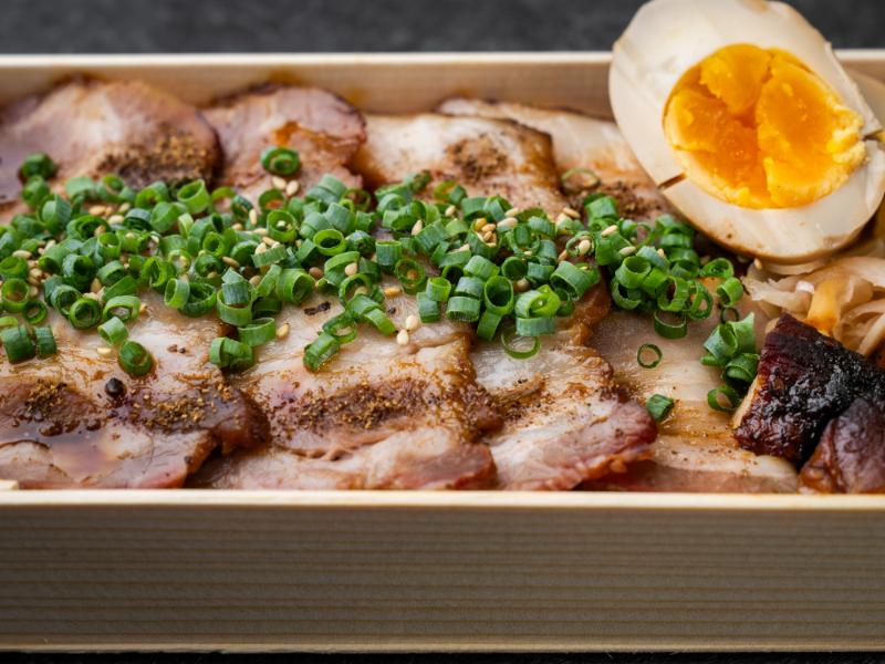 特製焼豚重【香港古式 蜜汁チャーシュー】林SPF肩ロース＆豚バラ２種盛