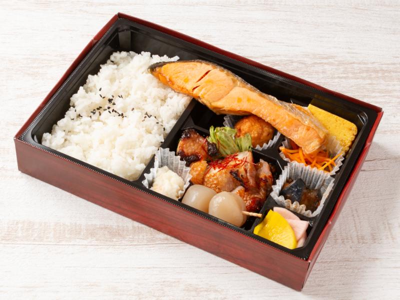 おもてなし幕の内鶏西京焼きと鮭