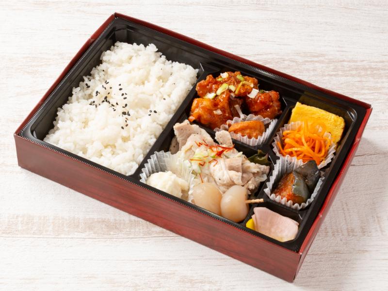 おもてなし幕の内豚カルビと鶏チリ