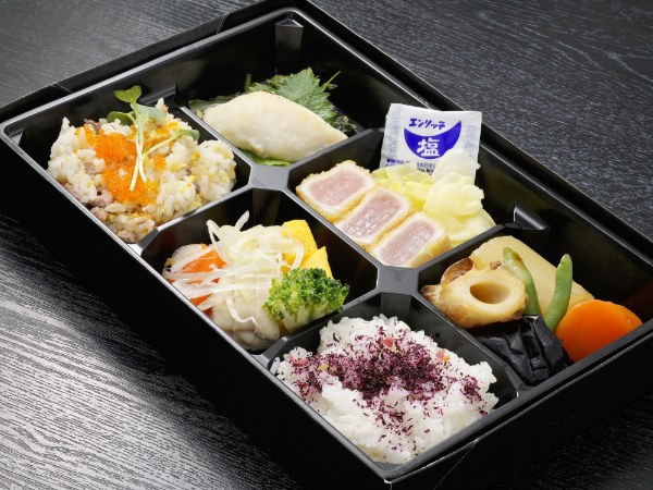 高級鮪のレアカツと肉散らしご飯の折衷御膳