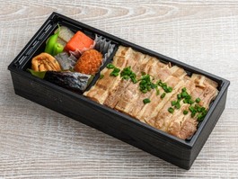 【お弁当デリ限定】豚バラ薄切り肉生姜焼きミルフィーユ弁当