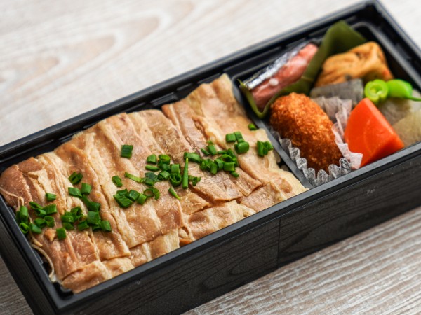 【お弁当デリ限定】豚バラ薄切り肉生姜焼きミルフィーユ弁当