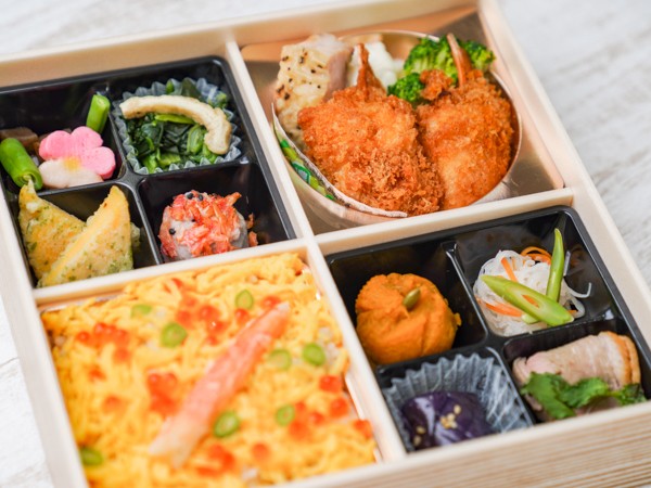 カニクリームコロッケとカニごはん弁当