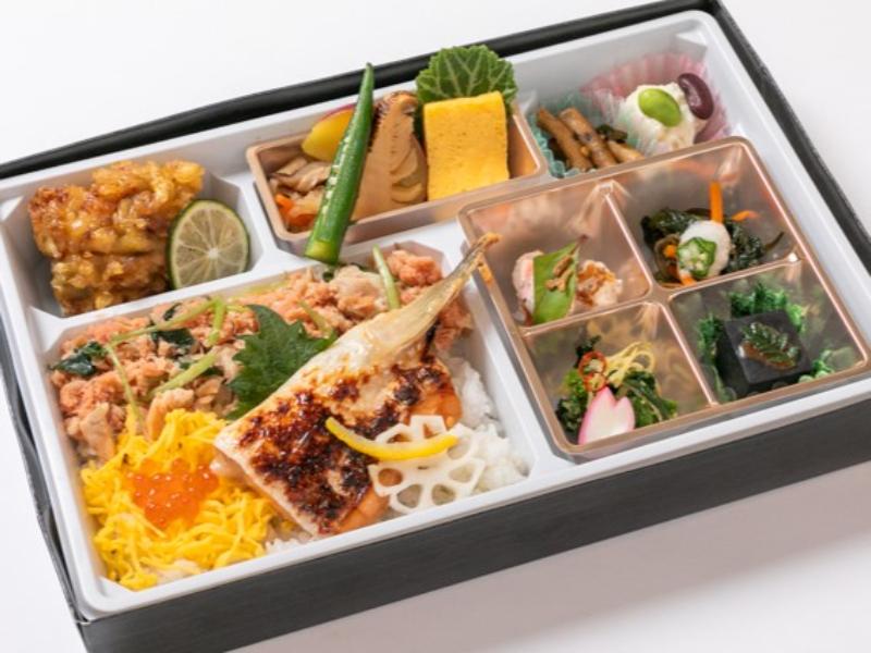 球磨川御膳 -二種の厳選鮭(ハラス西京焼き、そぼろ)親子飯-