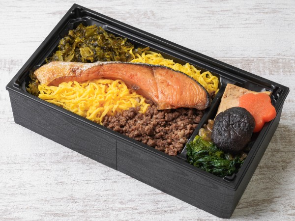 銀鮭とそぼろの三色弁当