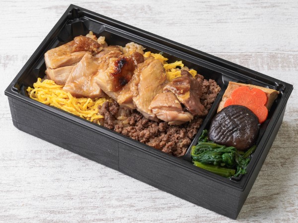鶏の照り焼きとそぼろの五目御飯弁当