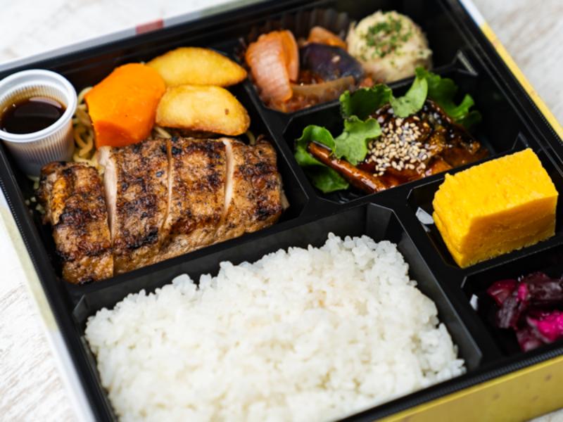 直火網焼きグリル・ド・チキン 贅沢弁当