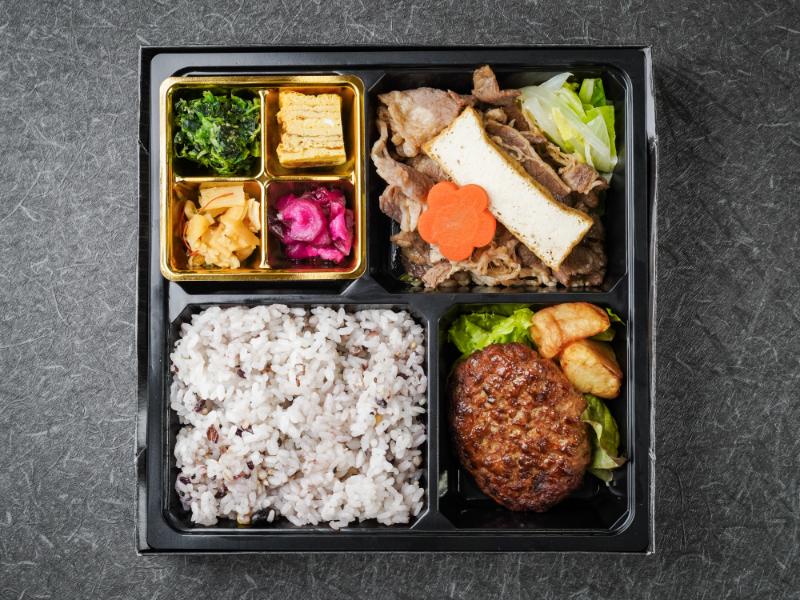 おろしハンバーグと牛すき焼きのお弁当