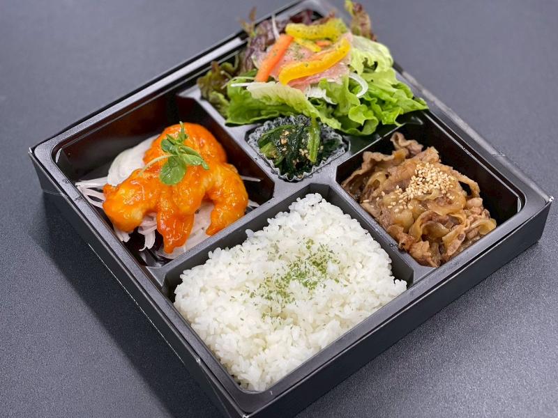 牛焼肉＆生ハムサラダ＆エビチリお弁当