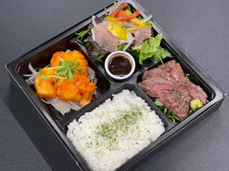 牛ハラミステーキ＆生ハムサラダ＆エビチリお弁当