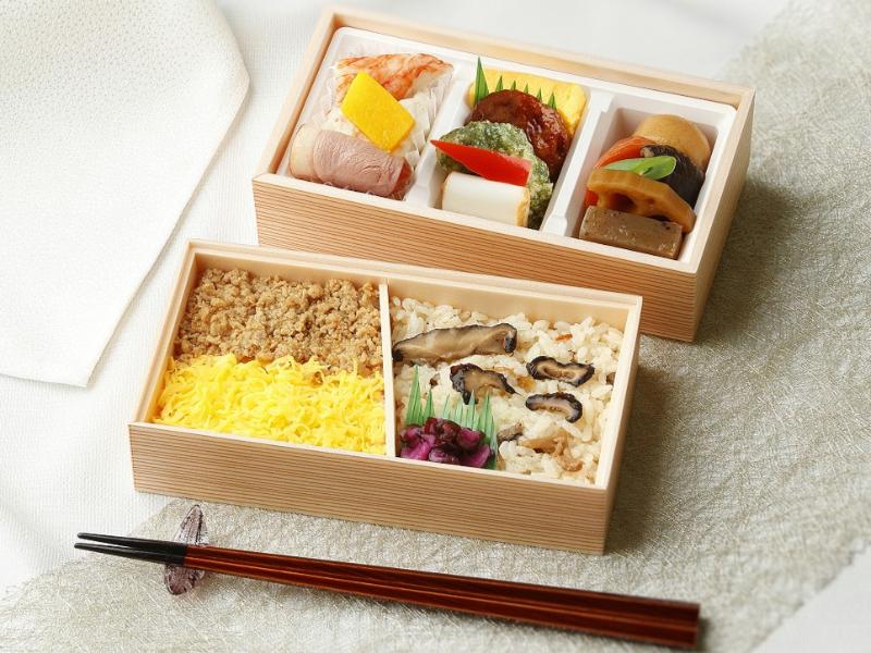 二段重　葵（500mｌペット緑茶付き）【6月～2026年5月まで】【9／13～9／15不可】