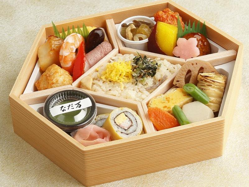 華の膳（500ｍℓペット緑茶付き）【6月～2026年5月まで】