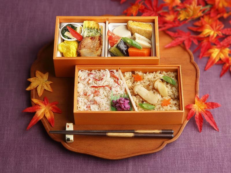 松茸御飯と蟹御飯の二段重（500mｌペット緑茶付き）【9月19日～11月24日まで】