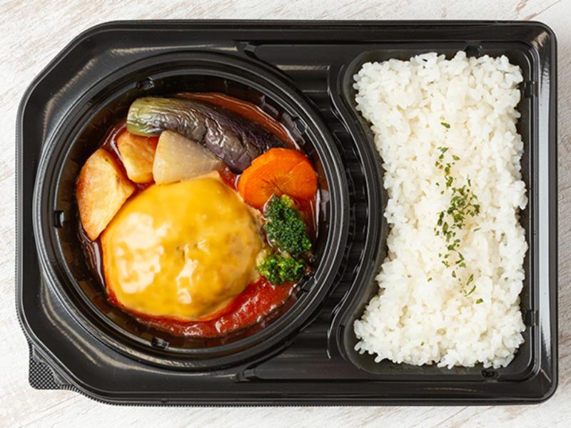 完熟トマトソースのチーズハンバーグ