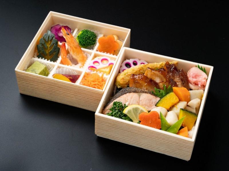 麹やおもてなし二段（鶏の醤油こうじと鮭の塩こうじ）