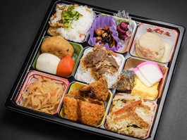 9マス彩り弁当