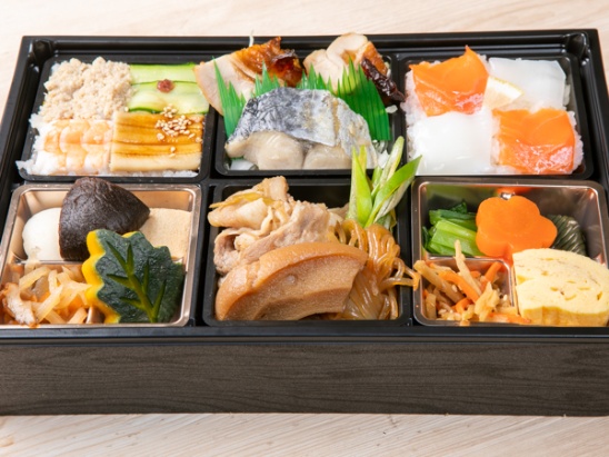 彩りモザイク寿司とすき焼きのおもてなし弁当