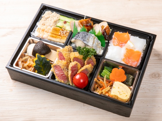 彩りモザイク寿司と牛カツのおもてなし弁当