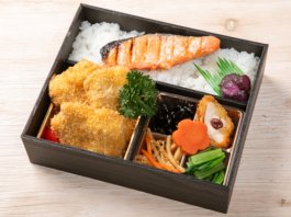 豚ヒレカツと鮭塩焼きのダブルメイン弁当