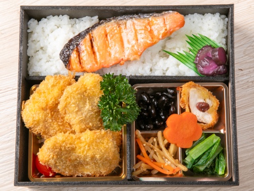 豚ヒレカツと鮭塩焼きのダブルメイン弁当
