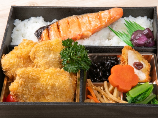 豚ヒレカツと鮭塩焼きのダブルメイン弁当