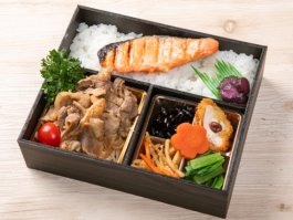 牛焼肉と鮭塩焼きのダブルメイン弁当