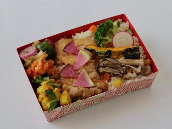 厳選チキンステーキと季節のピラフ